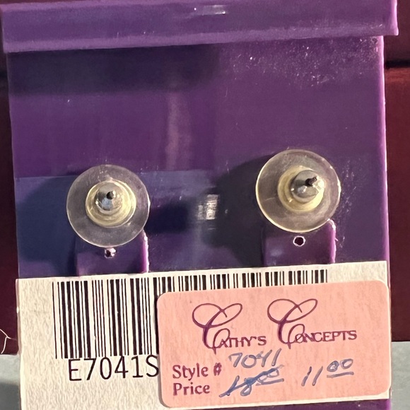 *NWT* Cathy’s Concepts Stud Earrings - Picture 2 of 2